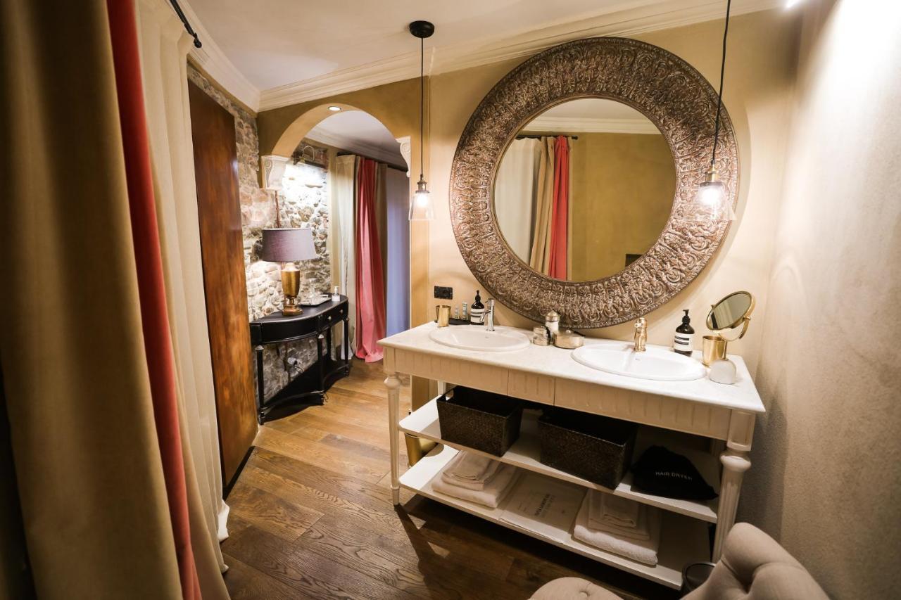 La Piazzetta Degli Artisti - Boutique B&B Bossolasco Exteriör bild