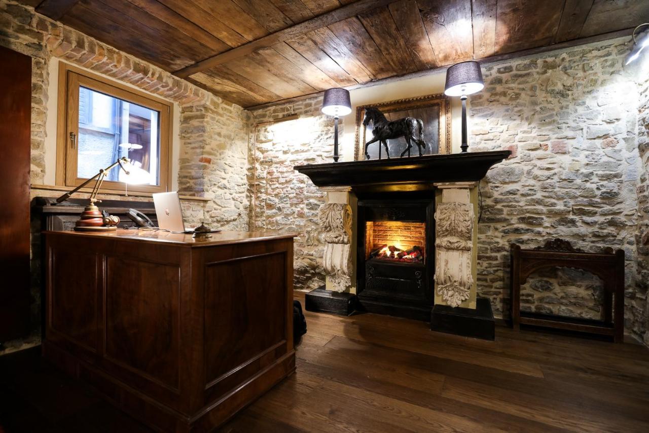 La Piazzetta Degli Artisti - Boutique B&B Bossolasco Exteriör bild