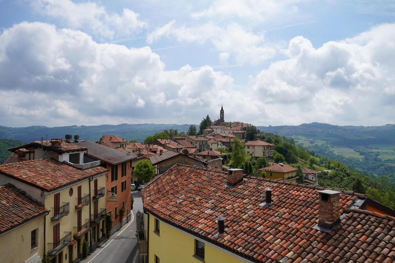 La Piazzetta Degli Artisti - Boutique B&B Bossolasco Exteriör bild